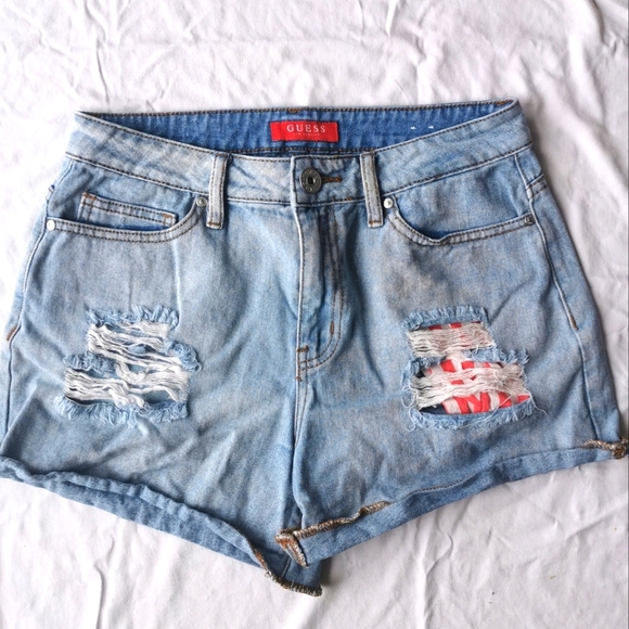 Stylish GUESS Jean shorts - Picture 1 of 6